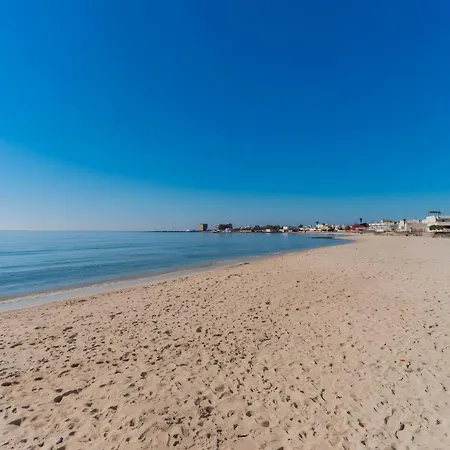 A Due Passi Dal Mare Piano Terra Apartment *